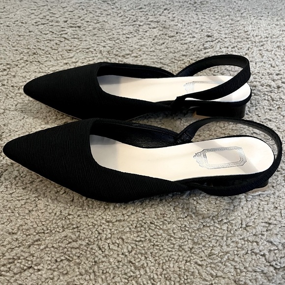 NWOT SHEIN 🖤Black Pointed Toed Sandals with Back Strap - Picture 2 of 8